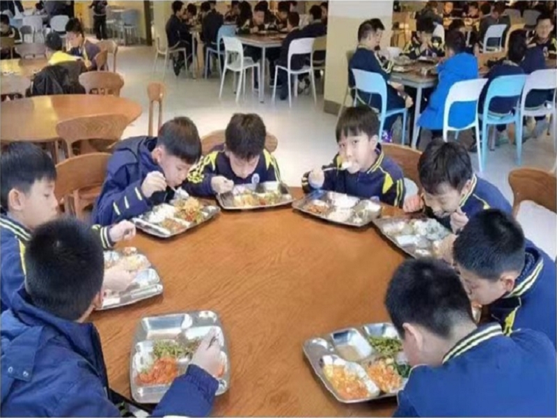 學(xué)校飯?zhí)贸邪?>
                                            </div>
                                        </li>
                                    
                            </ul>
                        </div>
                        <div   id=